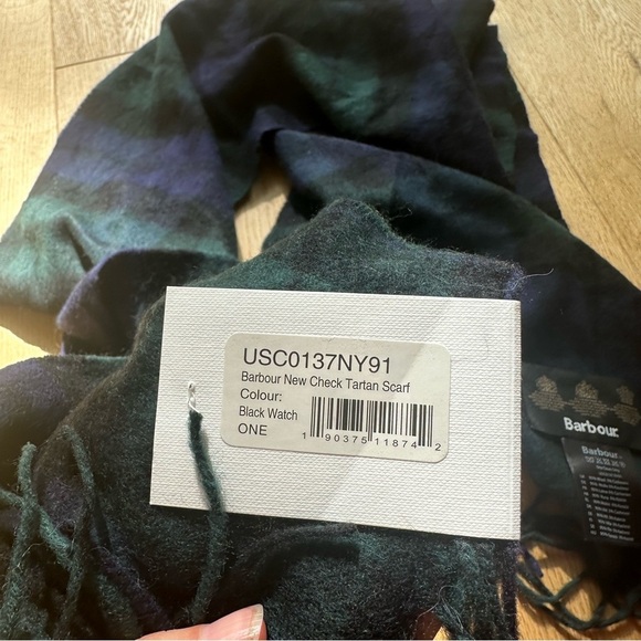 NWT BARBOUR new check tartan scarf  in black watch - Picture 6 of 9
